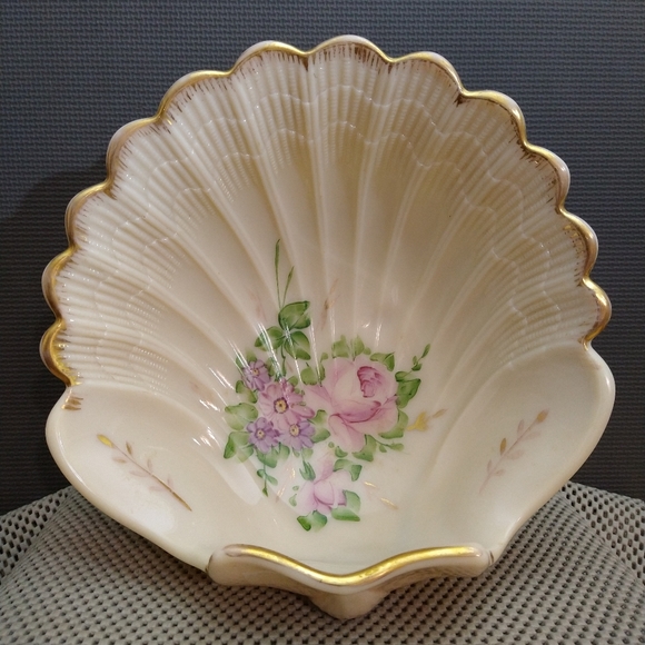 Cambridge Glass Crown Tuscan Shell Bowl